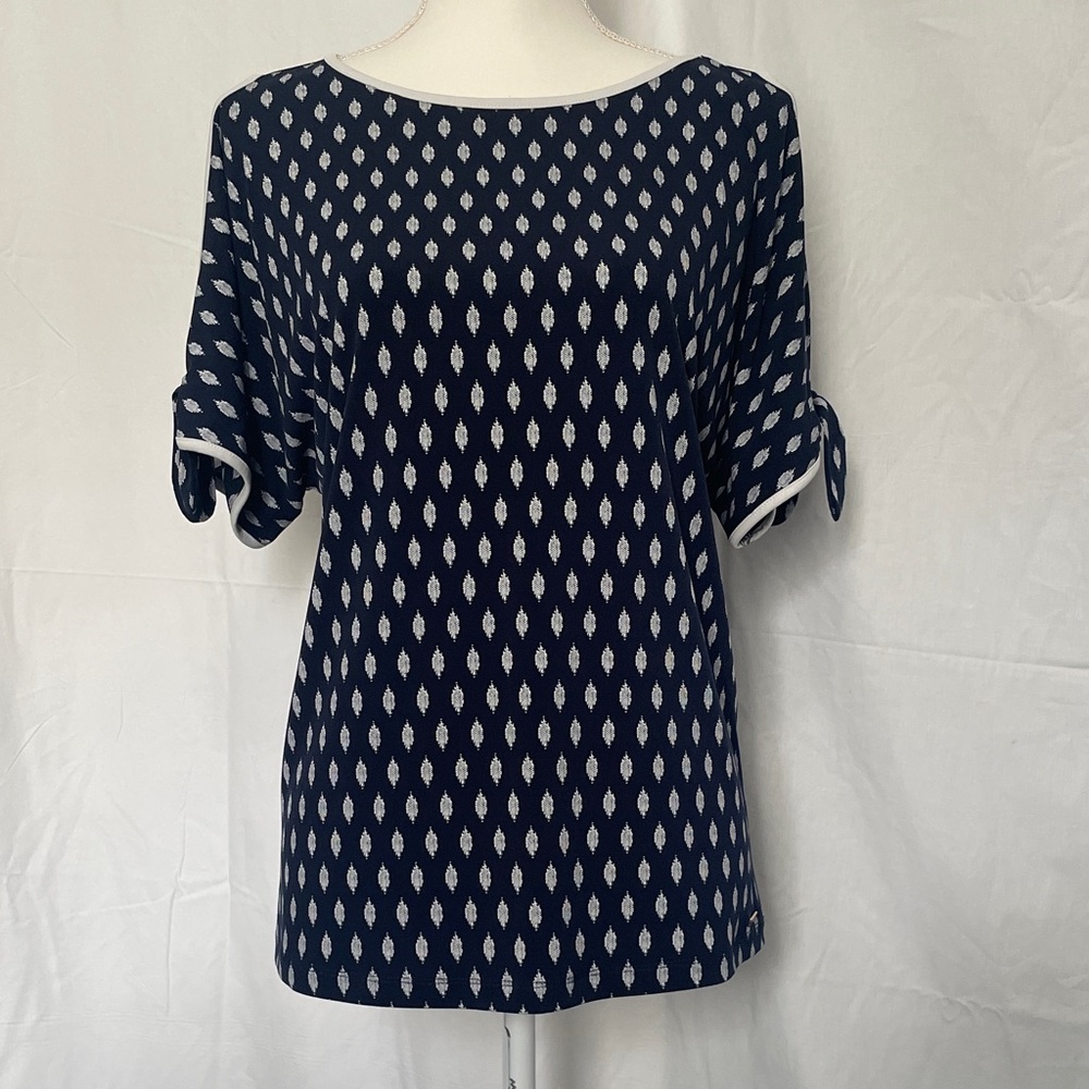 🌟4 for $20 🌟 Ivanka Trump Navy and White Geometric Blouse